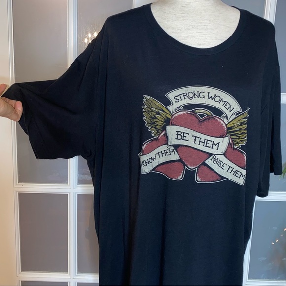 EUC Women’s Size 4XL Human Unlimited “Strong Women” Black Short Sleeve Tee Shirt - Picture 8 of 11